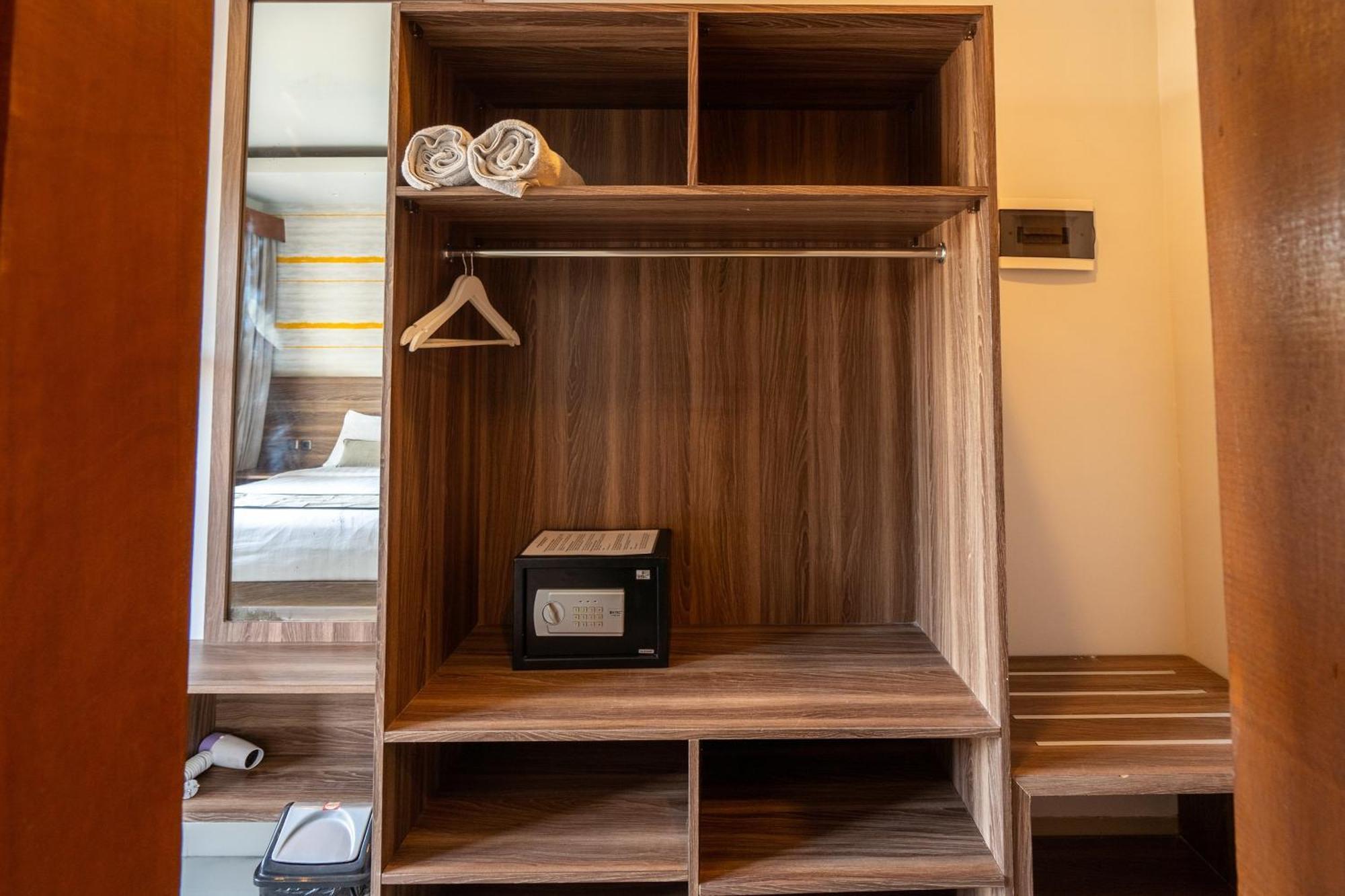 Mahesa Suites Seminyak Екстериор снимка