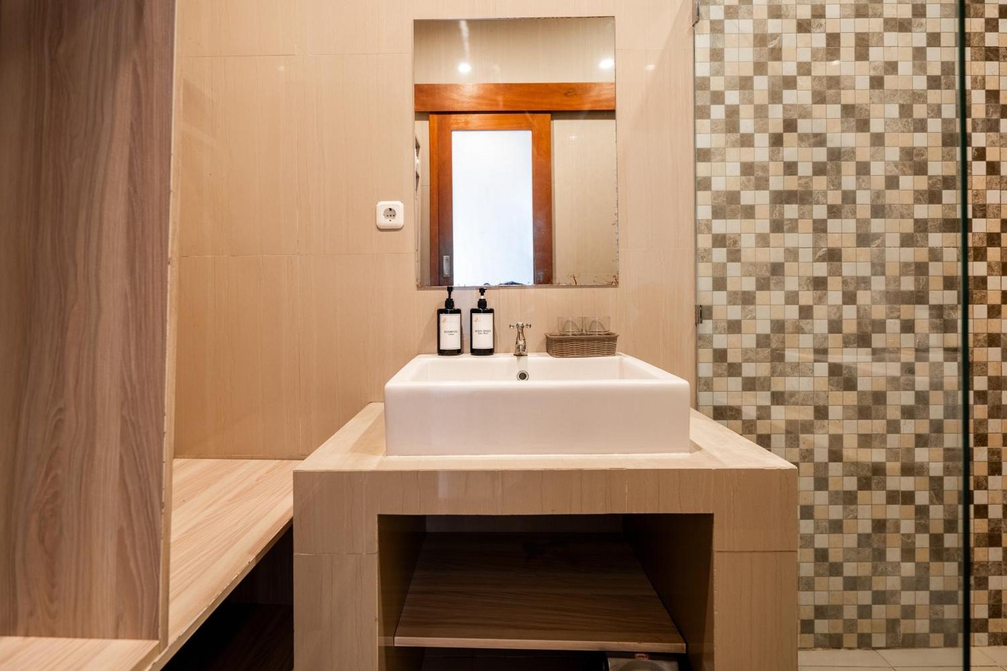 Mahesa Suites Seminyak Екстериор снимка
